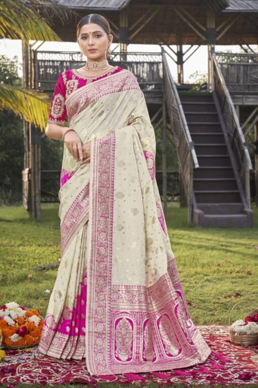 MANOHARI Woven Banarasi Jacquard Saree